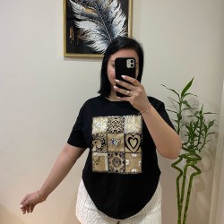 Taş İşlemeli Kalp ve İnci Detaylı Altın Varak T-Shirt Taş İşlemeli Kalp ve İnci Detaylı Altın Varak T-Shirt